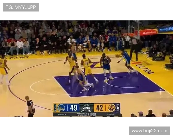 斯玛特防守动作过激放倒库里遭裁判吹罚恶意犯规引发热议