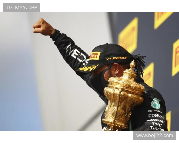 皮亚斯特里因进站执行罚时 汉密尔顿因故障退赛 F1赛季再添波折