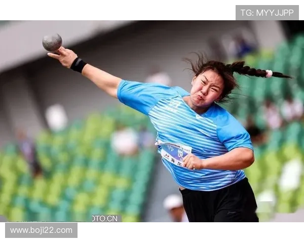 全运会田径女子5000米决赛激战 正选手奋力拼搏争金