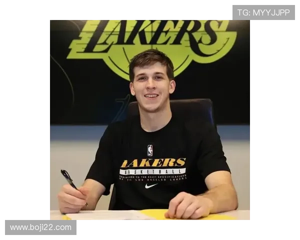 文森特强调里夫斯的重要性期待他在进攻端继续发挥个人风格