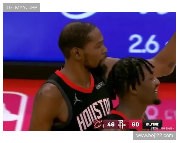 米切尔赛后失落情绪明显罕见不接受采访专注手机发呆状态引发关注 米切尔赛后失落情绪明显罕见不接受采访专注手机发呆状态引发关注